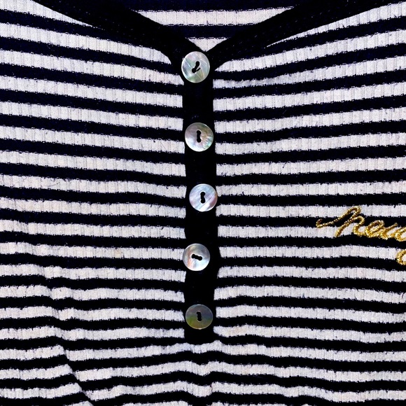 Charlotte Russe Large Short Sleeve Shirt (slightly cropped) - Picture 4 of 6